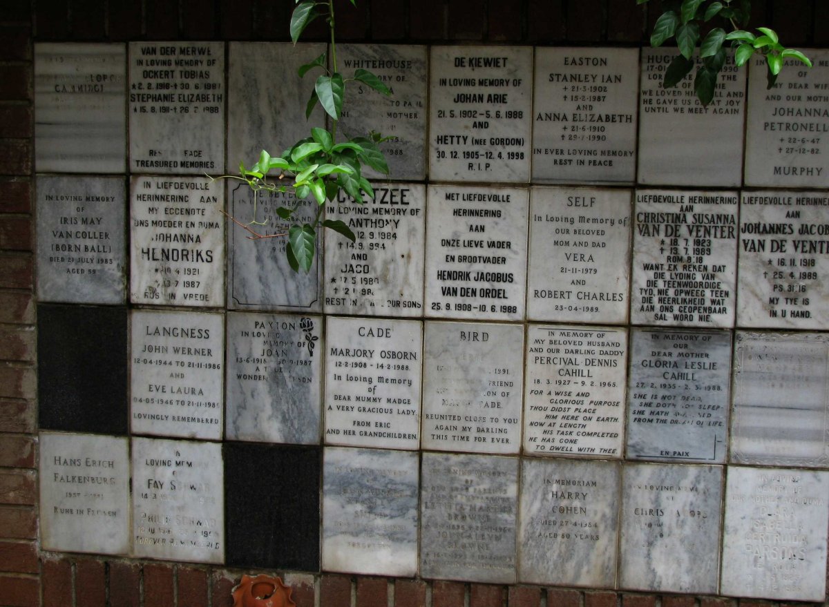 084 Memorial wall