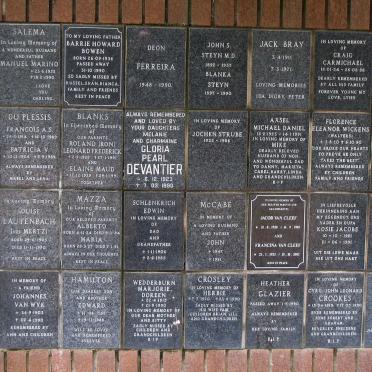 095 Memorial wall 