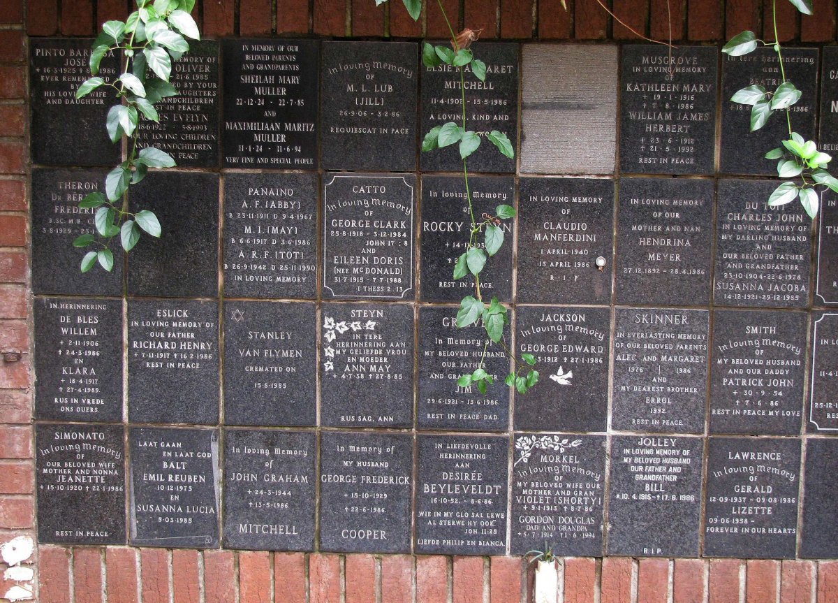 086 Memorial wall