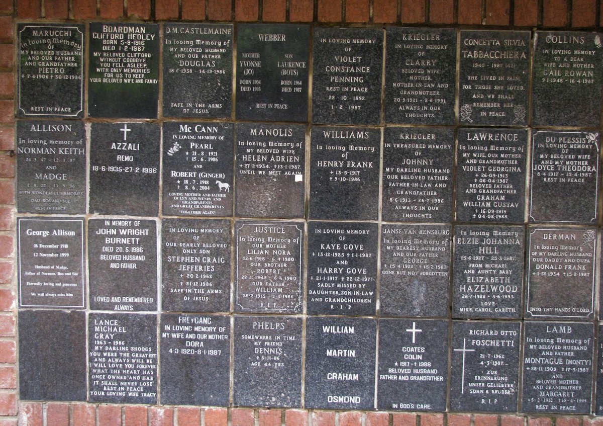 085 Memorial wall