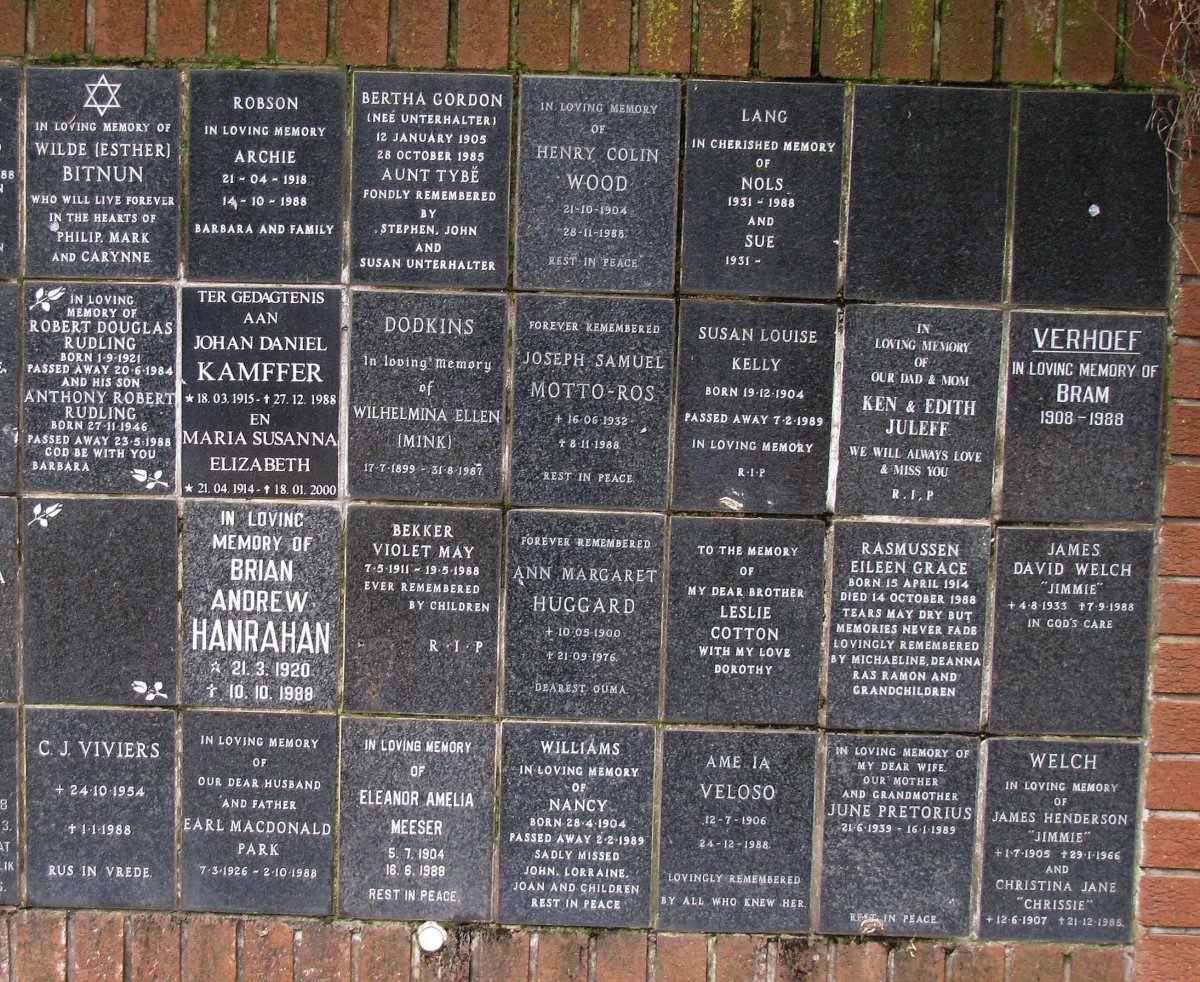 098 Memorial wall