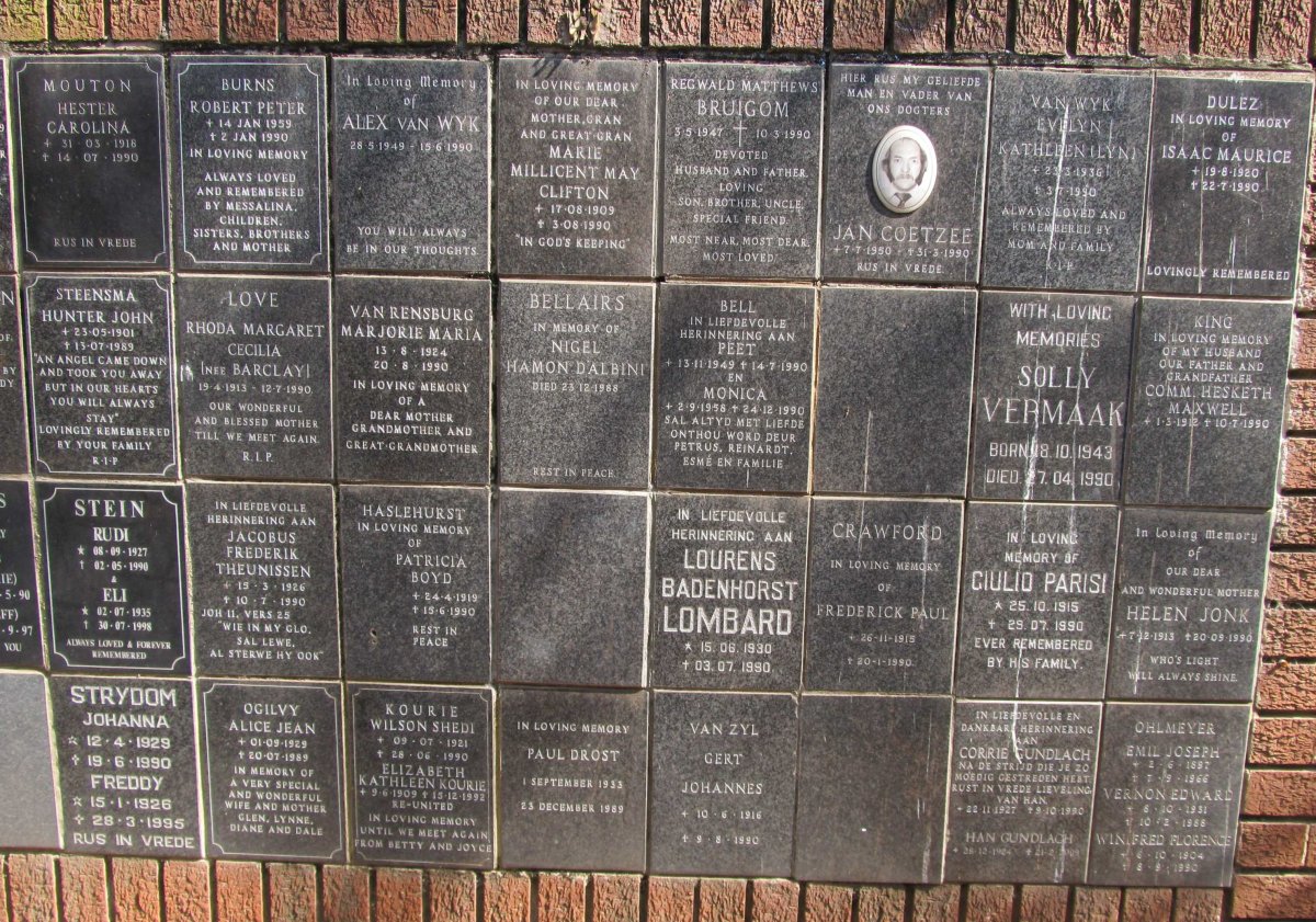 090 Memorial wall