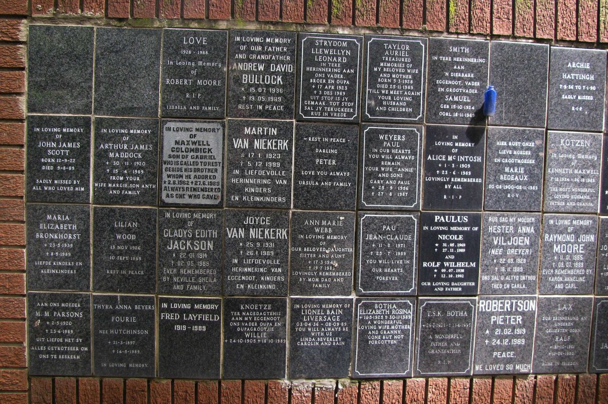 165 Memorial wall