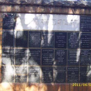 081 Memorial wall