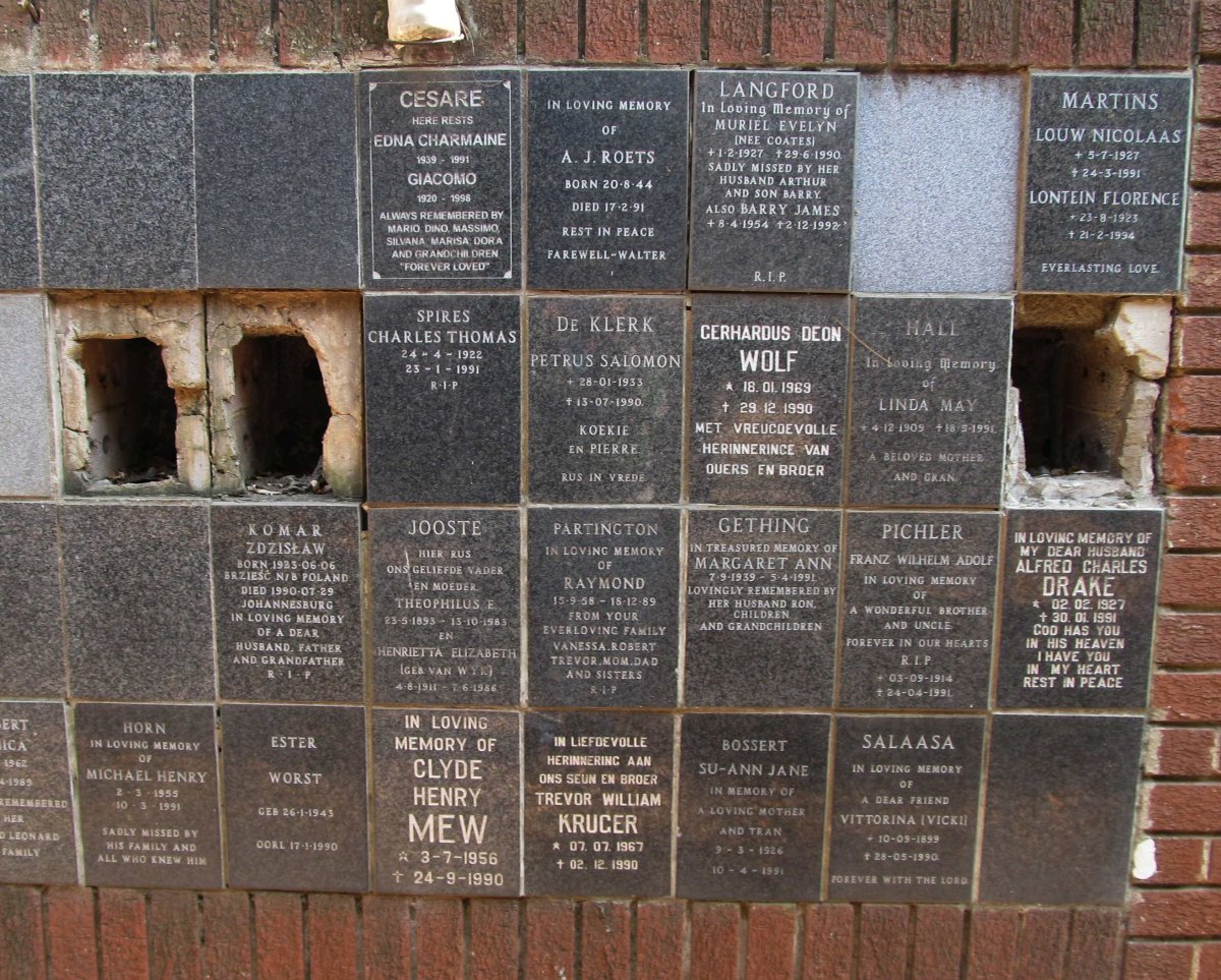 091 Memorial wall