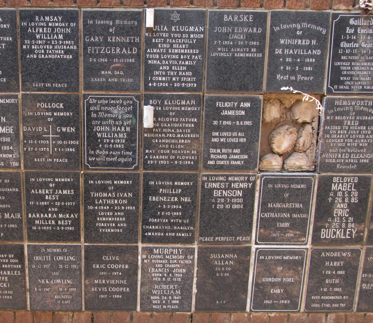 093 Memorial wall