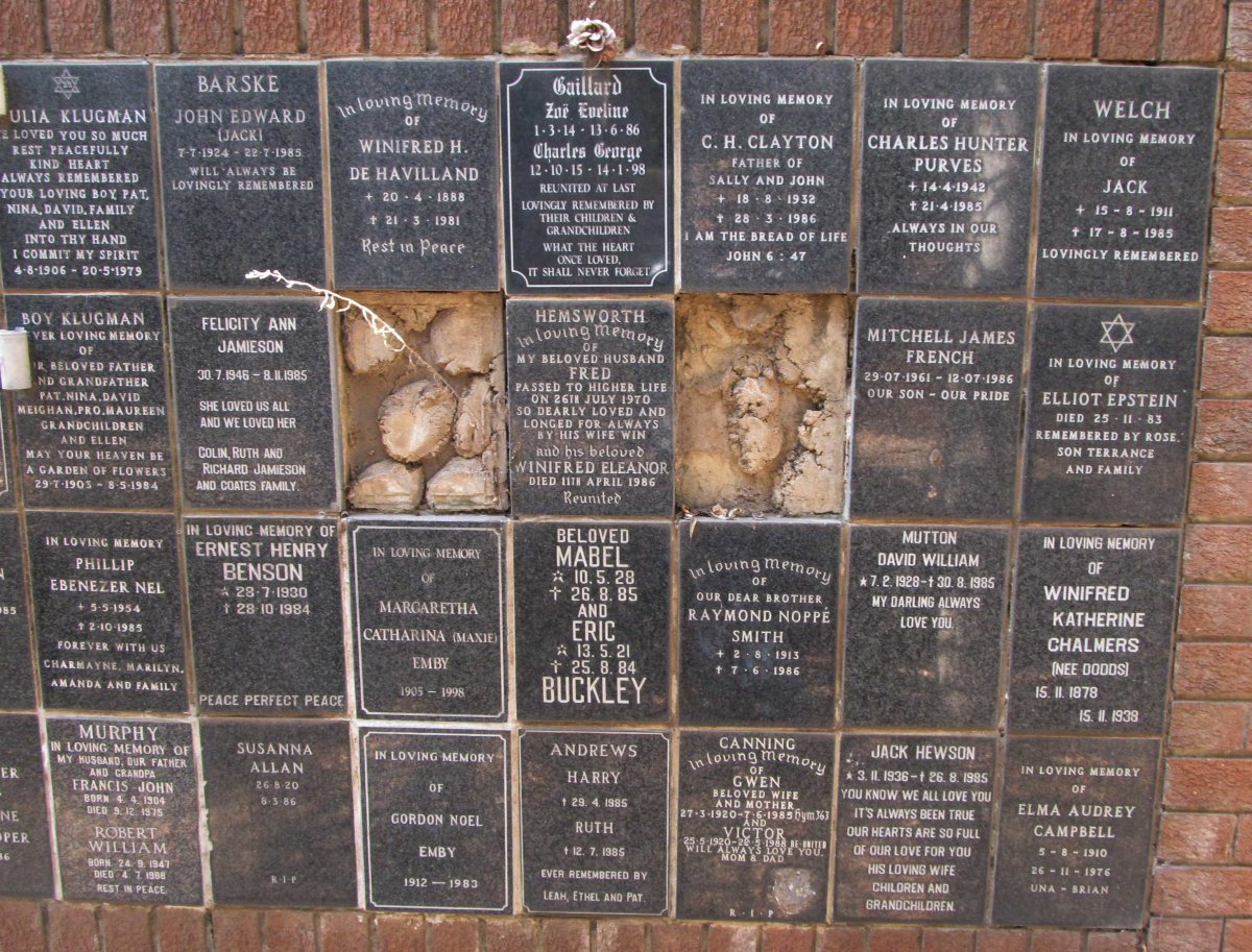 094 Memorial wall