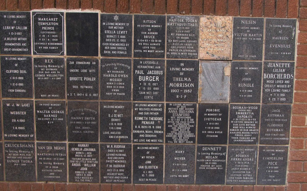 092 Memorial wall