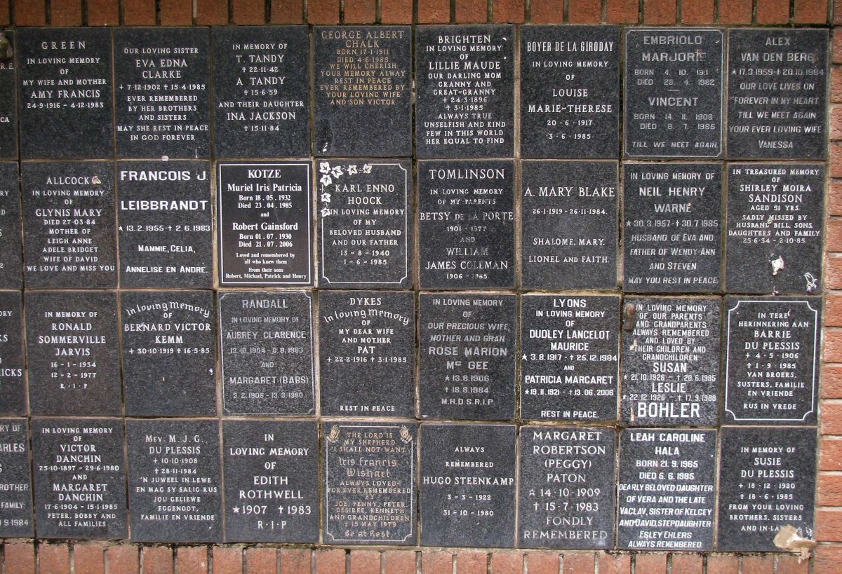 096 Memorial wall