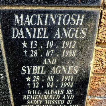 MACKINTOSH Daniel Angus 1912-1988 & Sybil Agnes 1911-1994