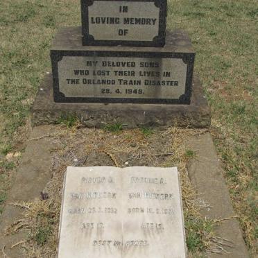 NIEKERK Pieter D., van 1932-1949 :: VAN NIEKERK Freddie A. 1933-1949