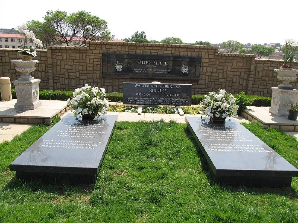 SISULU Walter 1912-2001 &amp; Albertina 1913-2011