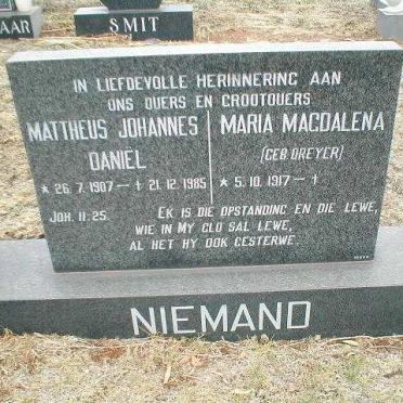 NIEMAND Mattheus Johannes Daniel 1907-1985 &amp; Maria Magdalena DREYER 1917-