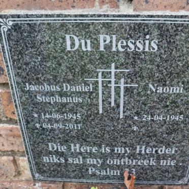 PLESSIS Jacobus Daniel Stephanus, du 1945-2011 &amp; Naomi 1945-