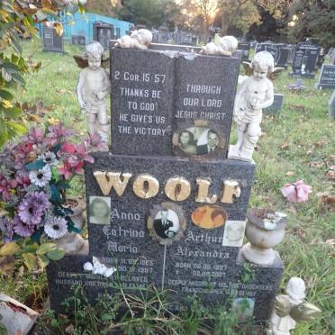 WOOLF Arthur Alexandra 1937-2007 &amp; Anna Catrina Maria 1925-1997