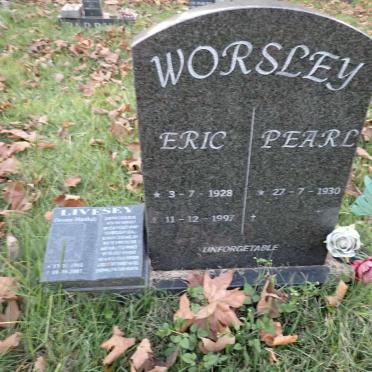 WORSLEY Eric 1928-1997 &amp; Pearl 1930- :: LIVESEY Devone Marshall 2001-2007