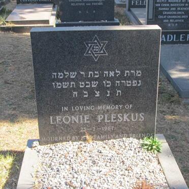 PLESKUS Leonie -1987