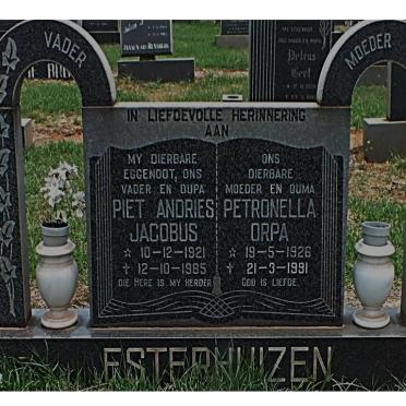 ESTERHUIZEN Piet Andries Jacobus 1921-1985 &amp; Petronella Orpa 1926-1991