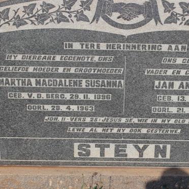 STEYN Jan Andries 1891-1966 &amp; Martha Magdalene Susanna V.D. BERG 1896-1963
