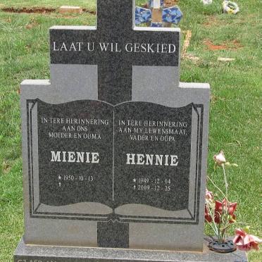 STOLTZ Hennie 1949-2009 &amp; Mienie 1950-