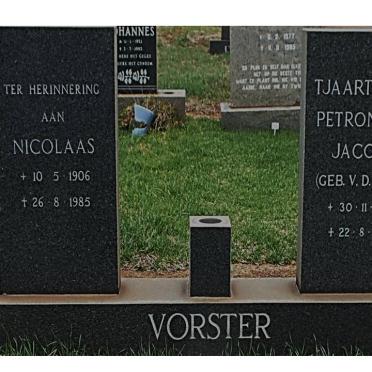 VORSTER Nicolaas 1906-1985 &amp; Tjaartriena Petronella Jacoba V.D. WALT 1906-1988