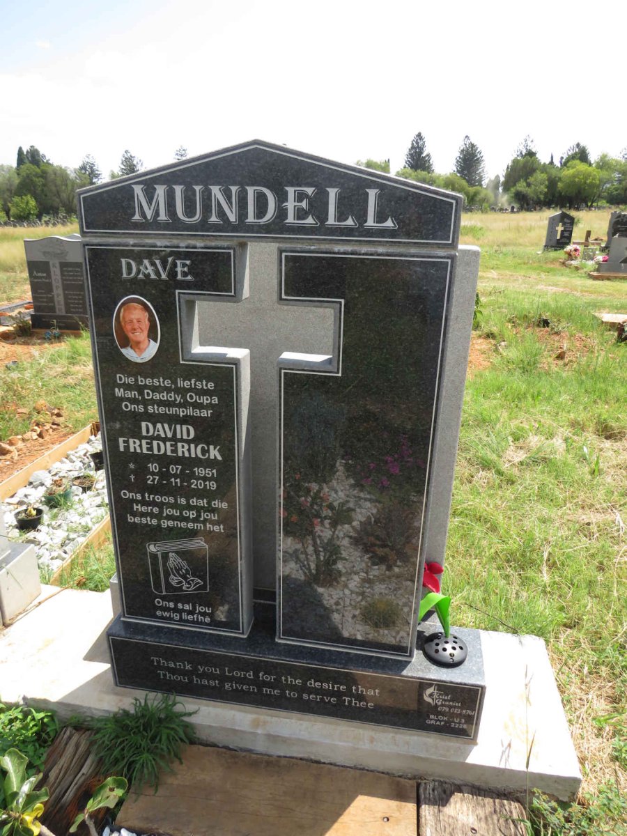 MUNDELL David Frederick 1951-2019