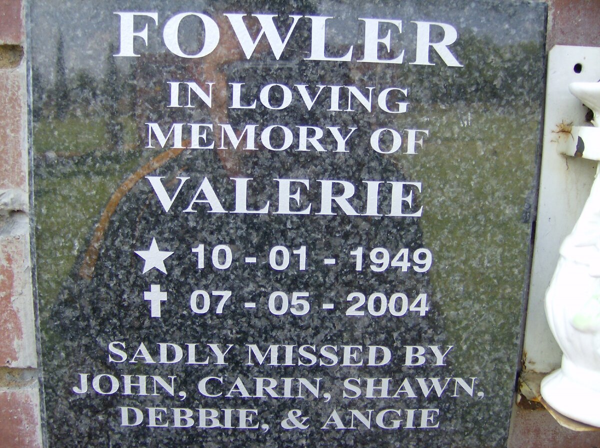 FOWLER Valerie 1949-2004