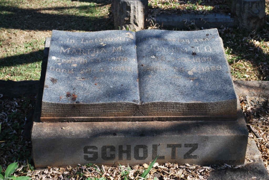 SCHOLTZ Joachim J.G. 1890-19?9 &amp; Martha M. 1908-1963