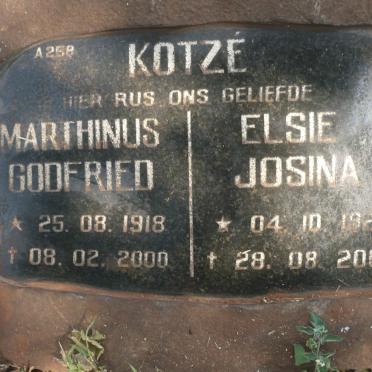 KOTZE Marthinus Godfried 1918-2000 &amp; Elsie Josina 1925-2006