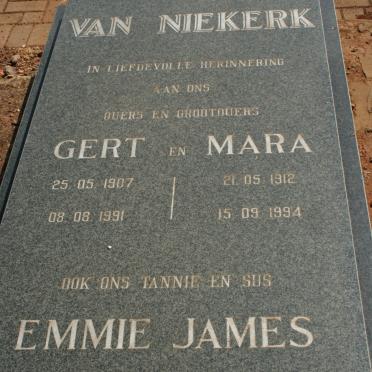 NIEKERK Gert, van 1907-1991 &amp; Mara 1912-1994 :: VAN NIEKERK Emmie James 1932-1988