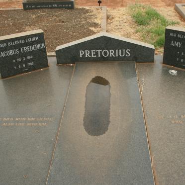 PRETORIUS Jacobus Frederick 1912-1992 &amp; Amy Marion 1917-1980