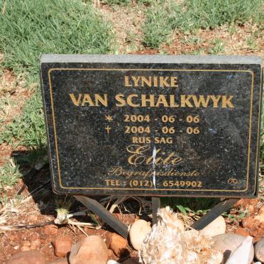 SCHALKWYK Lynike, van 2004-2004