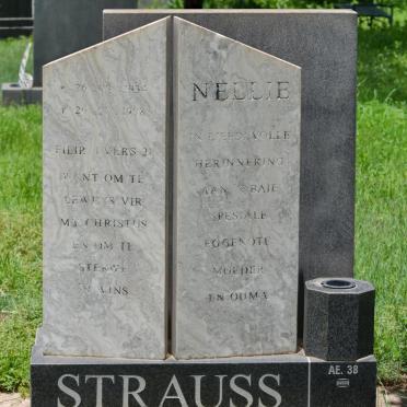STRAUSS Nellie 1934-1998