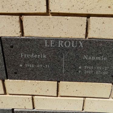 ROUX Frederik, le 1944- &amp; Naomie 1945-2017