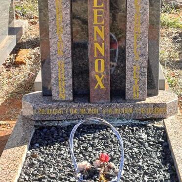 LENNOX Frederick Gordon 1941-2011 & Petronella 1941-1997