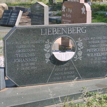 LIEBENBERG Theunis Johannes 1917-1984 &amp; Petronella Wilhelmina 1921-1984