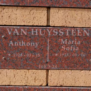 HUYSSTEEN Anthony, van 1928- &amp; Maria Sofia 1933-