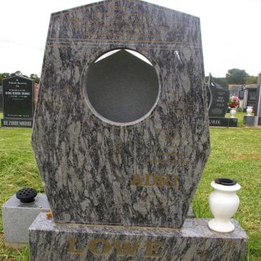 LOWE Adri 1952-2002