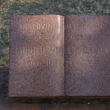 DANIEL Muriel Violet -1947