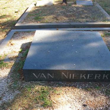 NIEKERK Fourie J.J.T. van 1914-195? &amp; Catharina Johanna DEYZEL 1917-