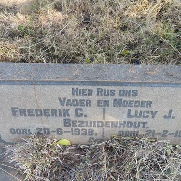 BEZUIDENHOUT Frederik C. -1938 & Lucy J. -1919