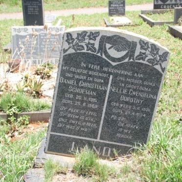 LANDY Daniel Christiaan Schoeman 1915-1969 &amp; Nellie Gwendelina Dorothy WEBB 1921-1994