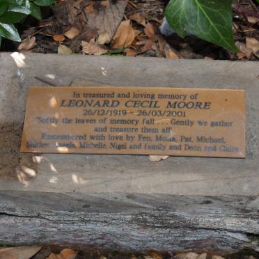 MOORE Leonard Cecil 1919-2001