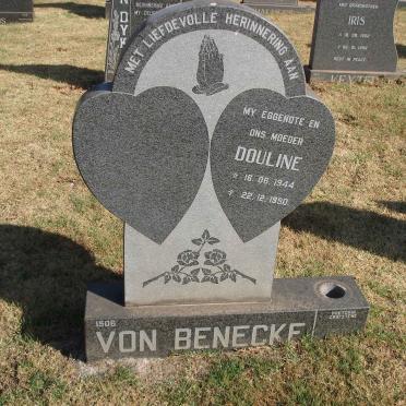 BENECKE Douline, von 1944-1990