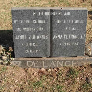 LANGE Daniel Johannes, de 1937-1992 &amp; Anna Petronella 1945-