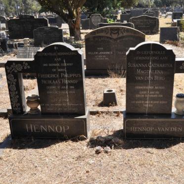 HENNOP Frederick Philippus Nicolaas 1916-195? &amp; Susanna Catherina Magdalena VAN DEN BERG nee REEK 1919-2016