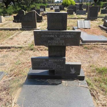HATTINGH Cornelia Magdalena nee BOOYSEN 1913-1988 :: POTGIETER Johannes Jacobus 1963-1998