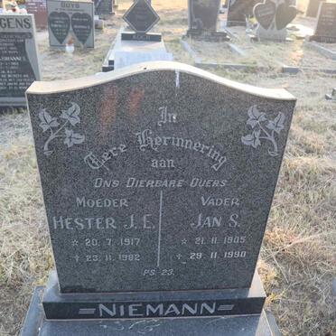 NIEMANN Jan S. 1905-1990 & Hester J.E. 1917-1982