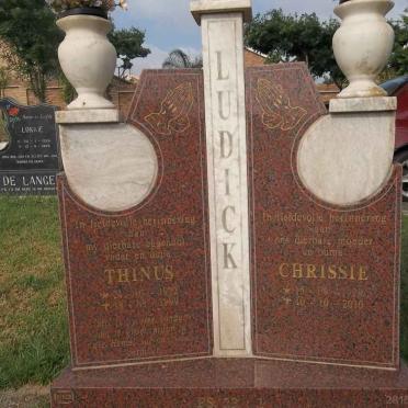 LUDICK Thinus 1922-1999 &amp; Chrissie 1929-2010