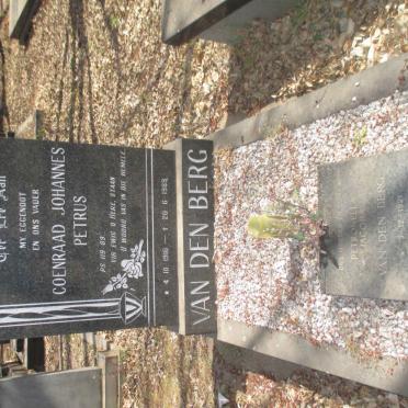 BERG Coenraad Johannes Petrus, van den 1916-1989 &amp; Petronella Jacoba 1921-2004